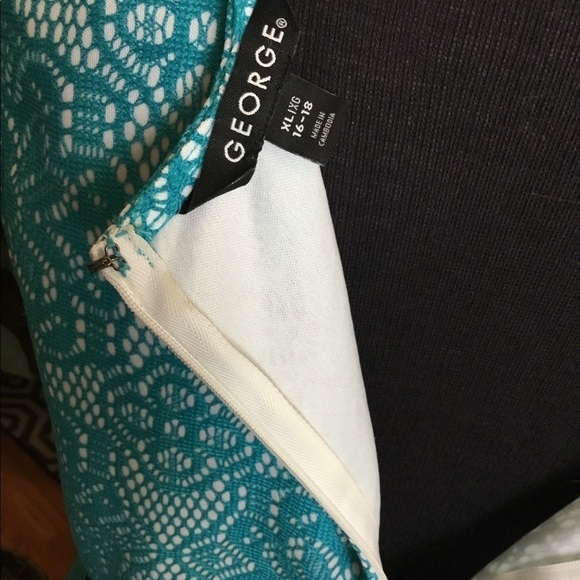 George teal and white belted sleevesless dress
Woman’s size XL 16-18 - Picture 9 of 16